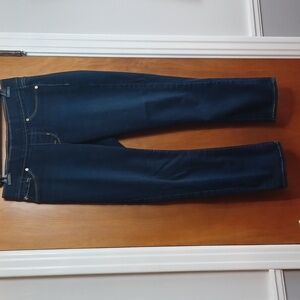 Denizen from Levi's Dark Blue Pull On Ankle Jeans sz.6.  L 25.5".R.8.5".  EUC!